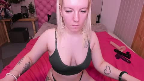 holly online show from February 6, 11:21 am