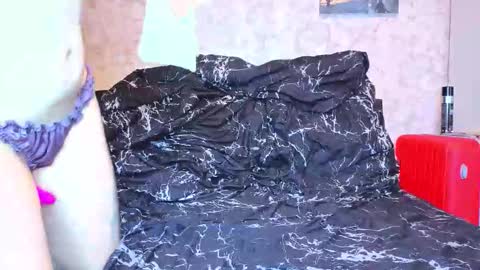 holly online show from December 2, 3:40 pm