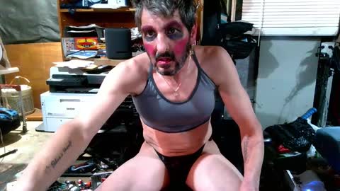 Snapshot of balddickstroking chatting on October 18, 11:11 am balddickstroking online show from October 18, 11:11 am