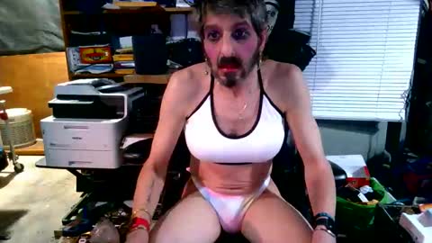 Snapshot of balddickstroking chatting on November 17, 3:45 am balddickstroking online show from November 17, 3:45 am