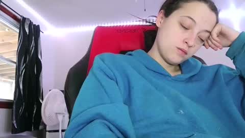 Snapshot of bambiboo8113 chatting on February 12, 8:18 pm bambiboo8113 online show from February 12, 8:18 pm