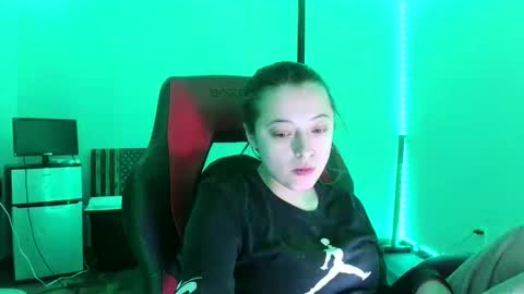 Snapshot of bambiboo8113 chatting on February 14, 5:51 am bambiboo8113 online show from February 14, 5:51 am