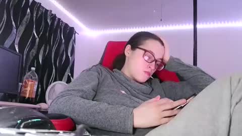 Snapshot of bambiboo8113 chatting on February 22, 1:55 am bambiboo8113 online show from February 22, 1:55 am