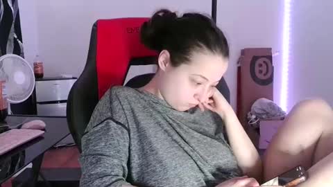 Snapshot of bambiboo8113 chatting on February 25, 4:53 pm bambiboo8113 online show from February 25, 4:53 pm