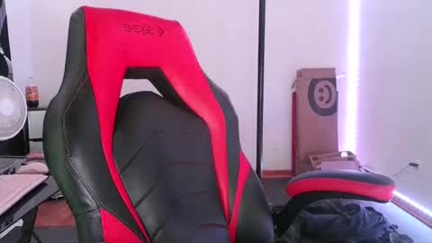 Snapshot of bambiboo8113 chatting on February 26, 7:27 pm bambiboo8113 online show from February 26, 7:27 pm