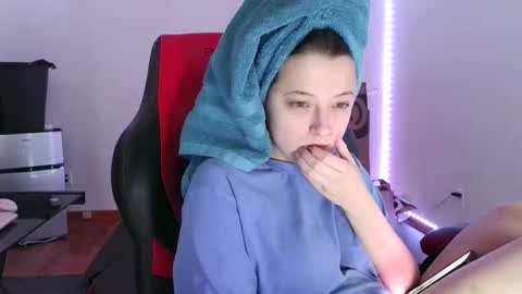 Snapshot of bambiboo8113 chatting on March 1, 2:15 am bambiboo8113 online show from March 1, 2:15 am