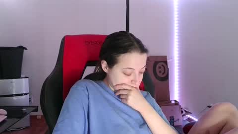 Snapshot of bambiboo8113 chatting on March 1, 5:20 am bambiboo8113 online show from March 1, 5:20 am