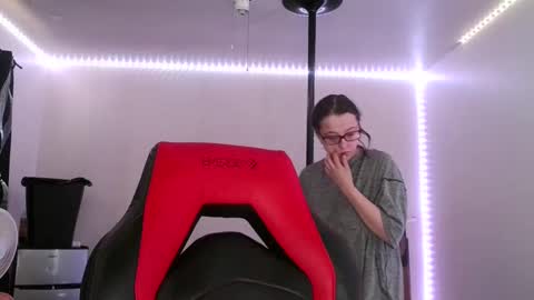 Snapshot of bambiboo8113 chatting on March 4, 7:11 pm bambiboo8113 online show from March 4, 7:11 pm