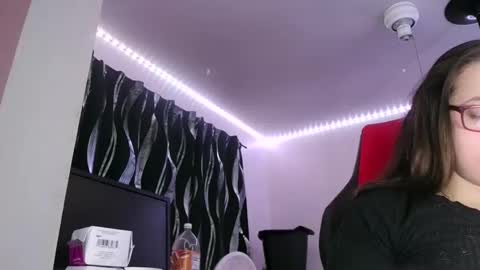 Snapshot of bambiboo8113 chatting on March 5, 6:12 am bambiboo8113 online show from March 5, 6:12 am