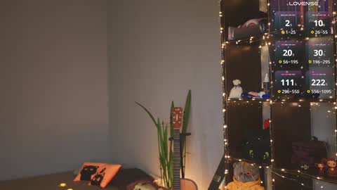 Ellen and  online show from December 7, 7:05 am