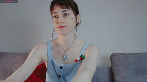 Snapshot of barbarian_girl chatting on December 17, 2:22 pm Amina online show from December 17, 2:22 pm