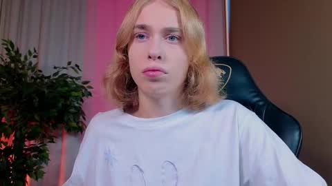 Snapshot of barbie_richy chatting on October 1, 5:35 am barbie_richy online show from October 1, 5:35 am