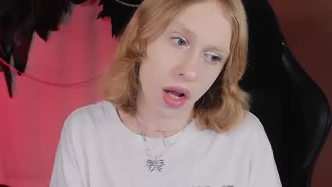 Snapshot of barbie_richy chatting on November 2, 5:43 am barbie_richy online show from November 2, 5:43 am