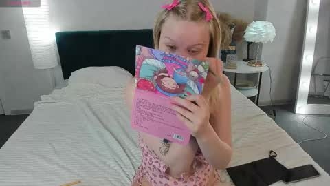 Snapshot of barbie_staze chatting on September 15, 2:11 am Barbie Staze online show from September 15, 2:11 am