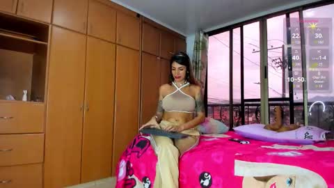 Snapshot of barbiefoxx chatting on September 15, 8:20 pm Barbiefoxx online show from September 15, 8:20 pm