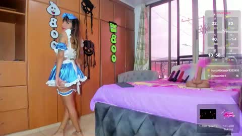 Snapshot of barbiefoxx chatting on October 2, 8:27 pm Barbiefoxx online show from October 2, 8:27 pm