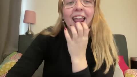 barbiegirl966 online show from February 1, 9:43 am