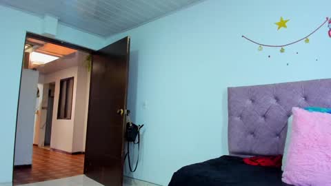 Snapshot of bathory_vamps chatting on December 27, 4:32 pm online show from December 27, 4:32 pm