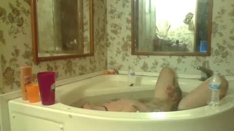 Snapshot of battlewolfxx chatting on December 7, 1:58 am battlewolfxx online show from December 7, 1:58 am