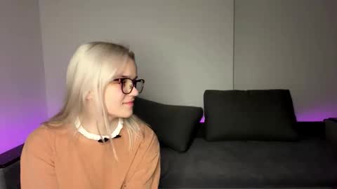 Max and Bella online show from November 5, 3:45 pm