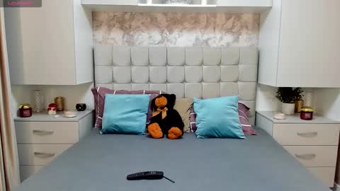 Snapshot of bbylarra chatting on October 9, 3:54 pm larra online show from October 9, 3:54 pm