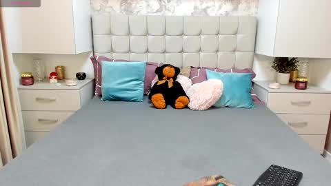 Snapshot of bbylarra chatting on October 12, 9:41 am larra online show from October 12, 9:41 am