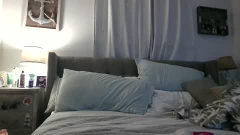 Snapshot of beach_bunny69 chatting on October 10, 5:17 am Emma online show from October 10, 5:17 am