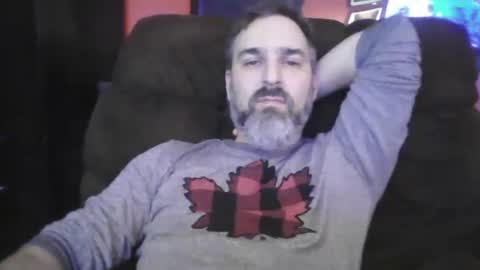 Snapshot of beardedambition chatting on January 3, 3:27 am beardedambition online show from January 3, 3:27 am