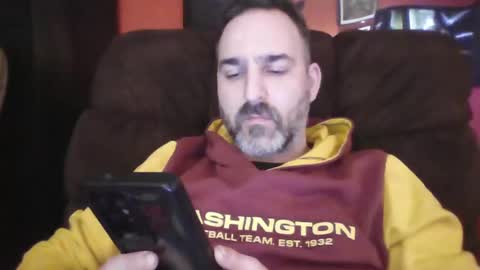 Snapshot of beardedambition chatting on January 24, 4:37 am beardedambition online show from January 24, 4:37 am