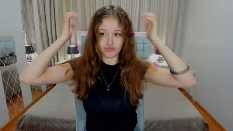 Snapshot of beatricewild chatting on October 7, 11:07 am BeatriceWild online show from October 7, 11:07 am