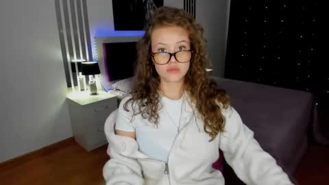 Snapshot of beatricewild chatting on October 12, 10:58 am BeatriceWild online show from October 12, 10:58 am