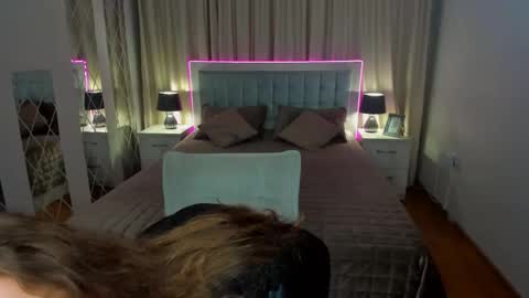 Snapshot of beatricewild chatting on November 16, 11:27 am BeatriceWild online show from November 16, 11:27 am