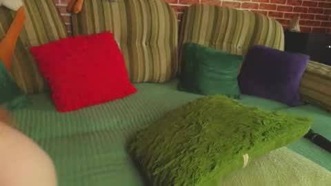 Gina online show from December 17, 8:42 am