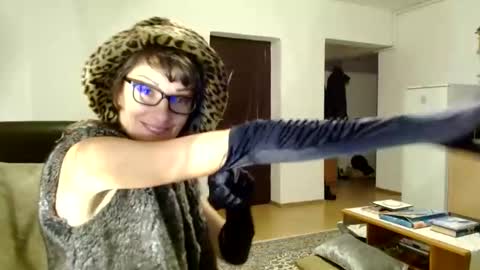 Raluca online show from December 14, 5:36 pm