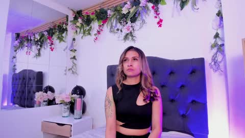 beccamilanni online show from February 5, 12:49 pm