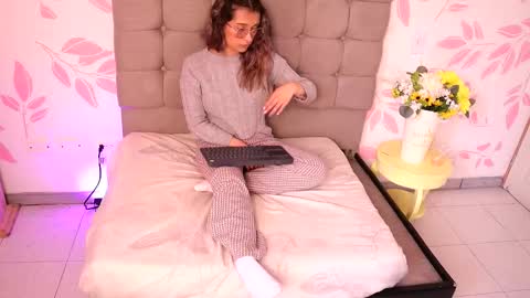 beccamilanni online show from November 7, 2:28 pm