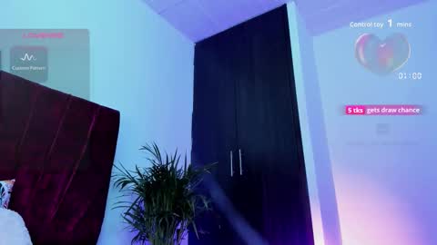 Snapshot of beckyrogue_44 chatting on November 20, 9:31 am beckyrogue_44 online show from November 20, 9:31 am