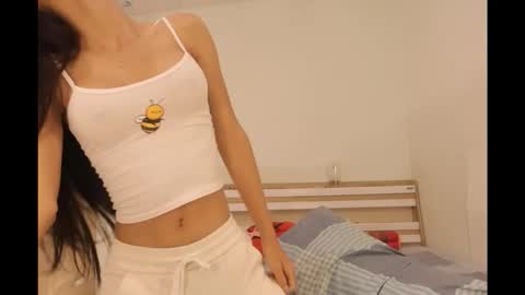 bee_thai online show from October 3, 8:39 pm