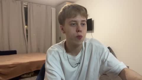 Snapshot of beeb0y chatting on September 26, 6:12 pm beeb0y online show from September 26, 6:12 pm