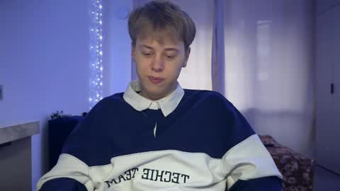 Snapshot of beeb0y chatting on October 8, 3:09 pm beeb0y online show from October 8, 3:09 pm