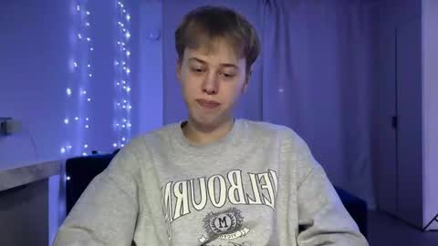 Snapshot of beeb0y chatting on October 10, 3:44 pm beeb0y online show from October 10, 3:44 pm