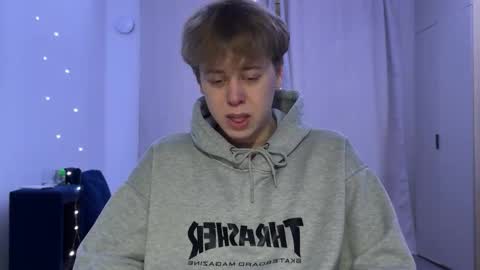 Snapshot of beeb0y chatting on November 21, 1:21 pm beeb0y online show from November 21, 1:21 pm