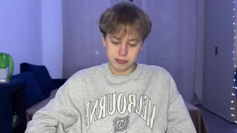 Snapshot of beeb0y chatting on November 26, 1:23 pm beeb0y online show from November 26, 1:23 pm