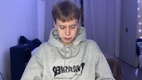 Snapshot of beeb0y chatting on November 29, 2:31 pm beeb0y online show from November 29, 2:31 pm