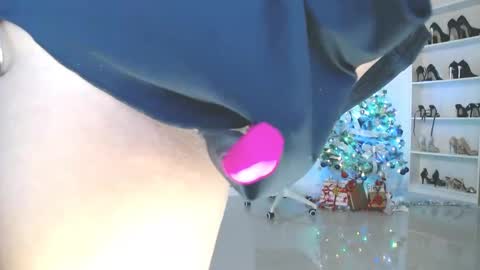 Bee if you ever see the girl who can take 12 inch all the way inside the ass try me online show from December 16, 1:10 am