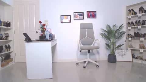 Bee if you ever see the girl who can take 12 inch all the way inside the ass try me online show from February 17, 3:36 am