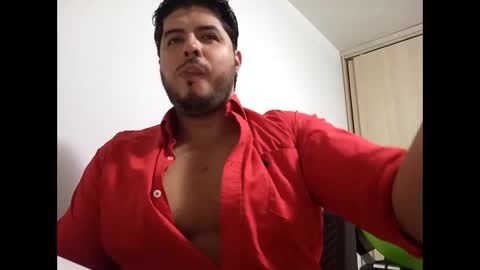 Snapshot of beefypecs_10 chatting on December 24, 11:33 pm Criss2fer online show from December 24, 11:33 pm