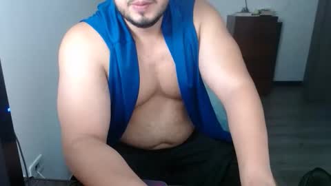 Snapshot of beefypecs_10 chatting on October 24, 3:03 am Criss2fer online show from October 24, 3:03 am