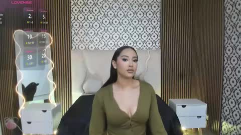 BELLA online show from November 9, 8:29 pm