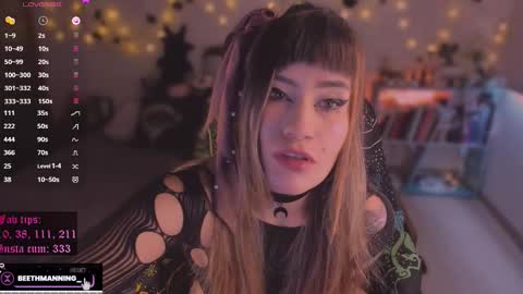 Snapshot of beethmanning_ chatting on October 17, 8:22 pm online show from October 17, 8:22 pm